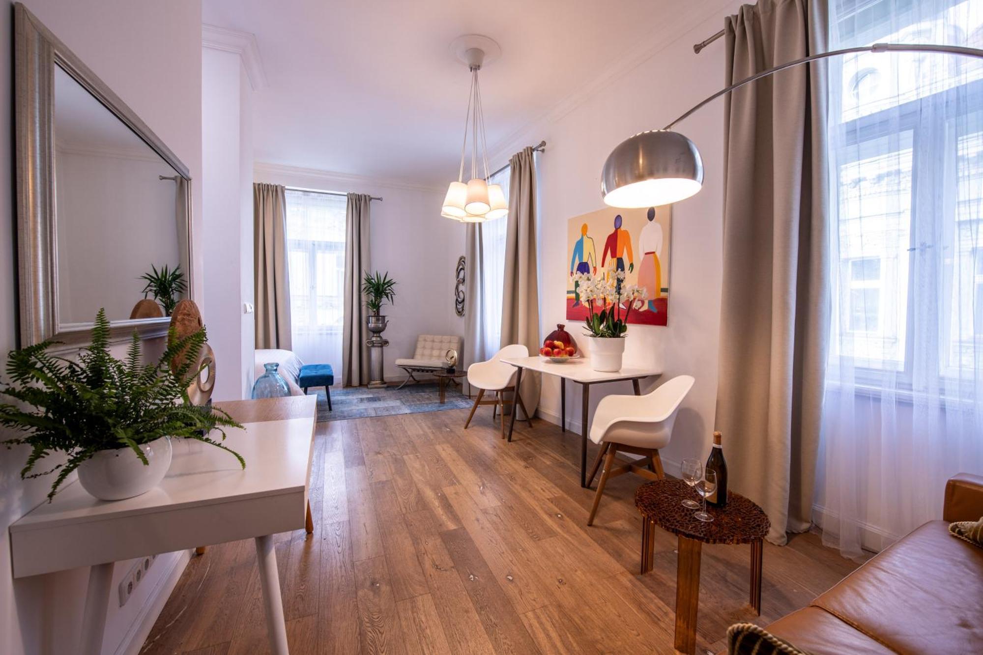 Modern Downtown Apt - Renovated, On Ideal Location Prague Extérieur photo