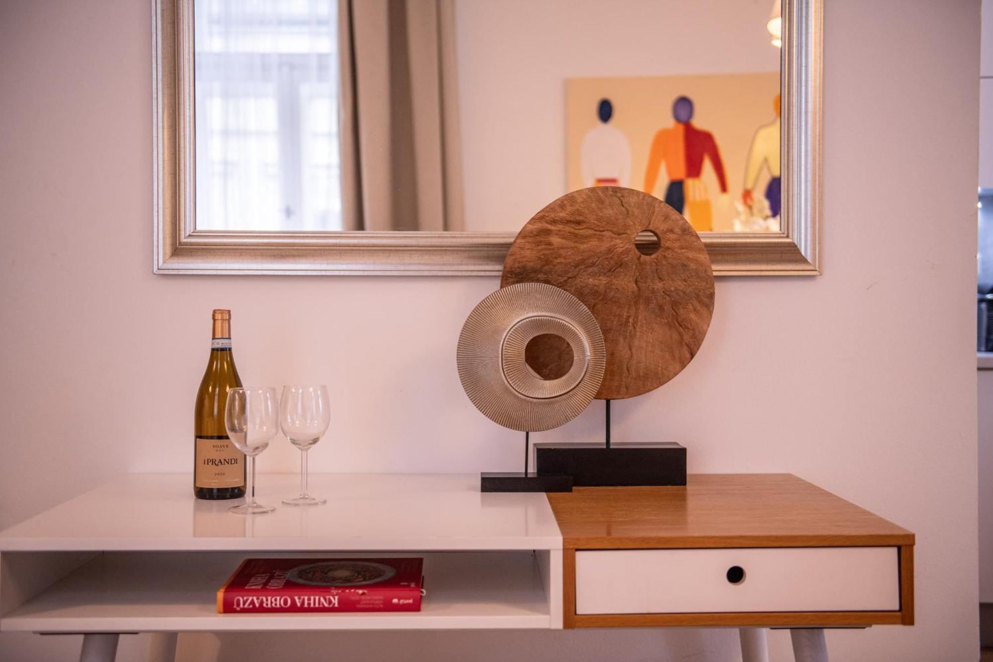 Modern Downtown Apt - Renovated, On Ideal Location Prague Extérieur photo